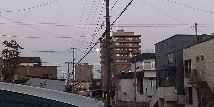 251106tuki.jpg(71057 byte)