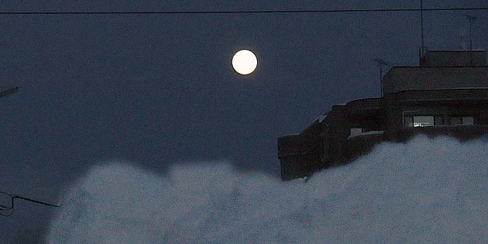 260202moon.jpg(46710 byte)